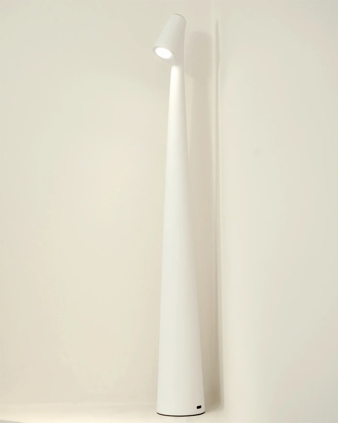 Africa Built-in Battery Table Lamp - Yiarolight