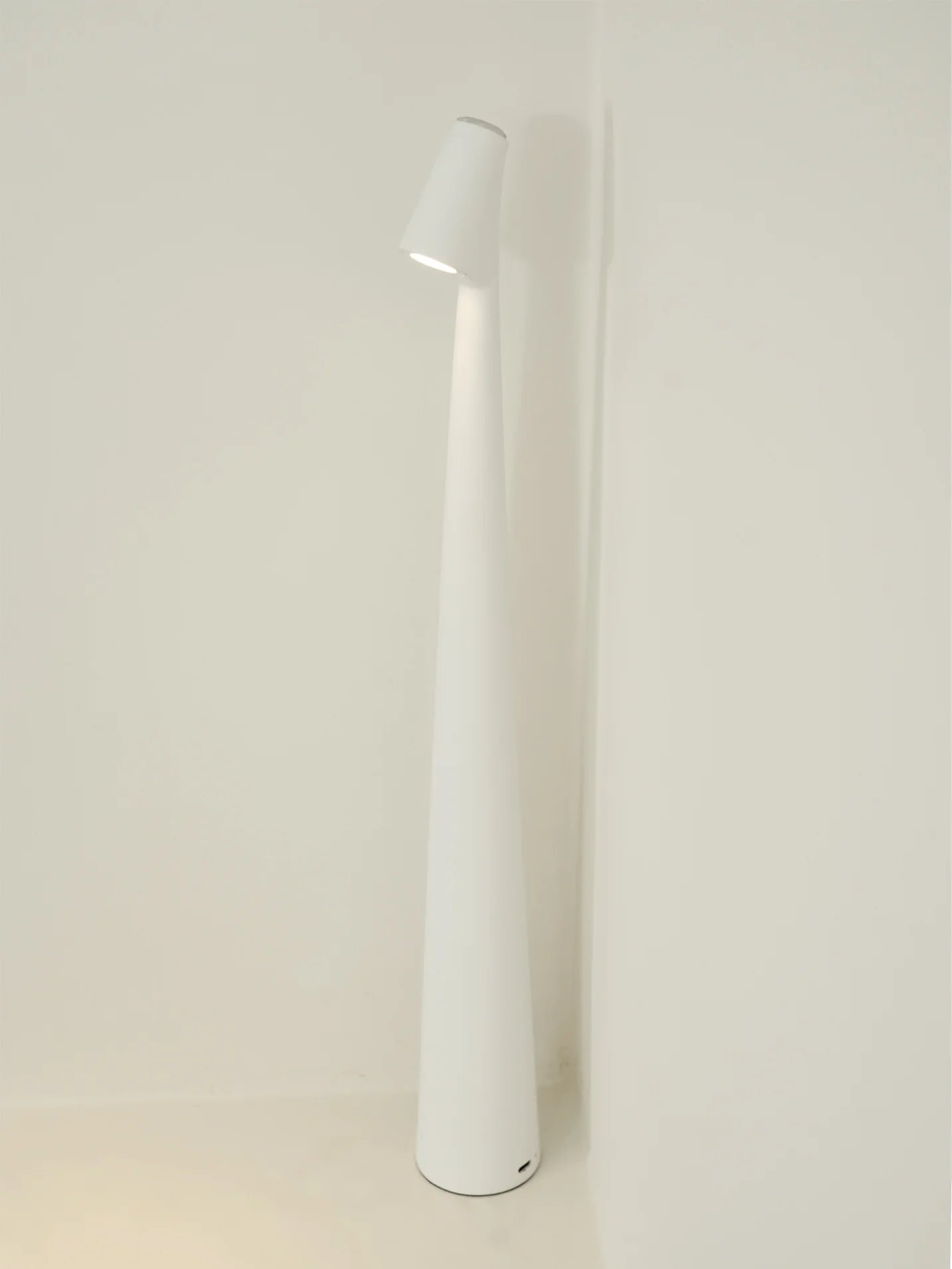 Africa Built-in Battery Table Lamp - Yiarolight