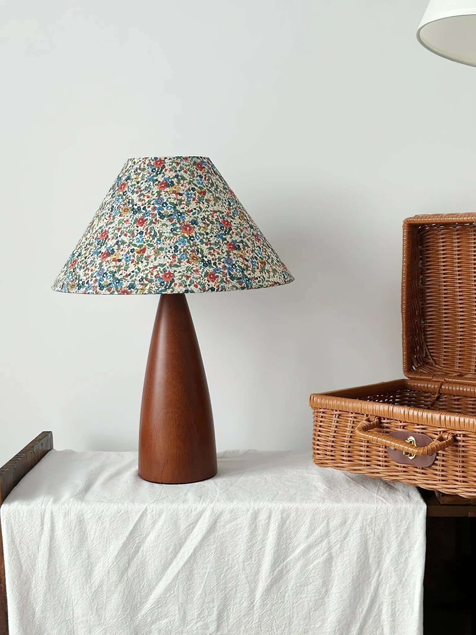 Amelia Blossom Table Lamp - Yiarolight