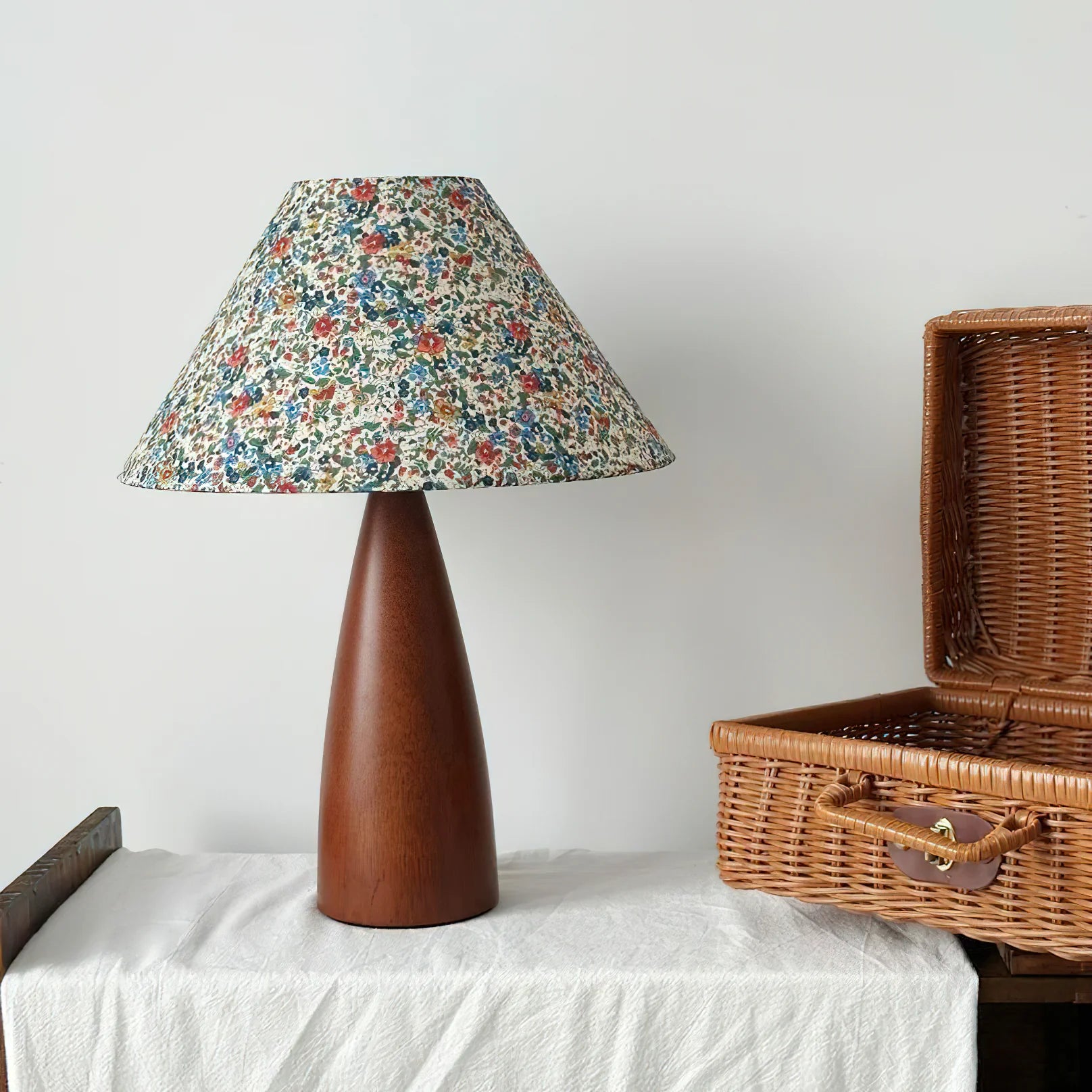 Amelia Blossom Table Lamp - Yiarolight
