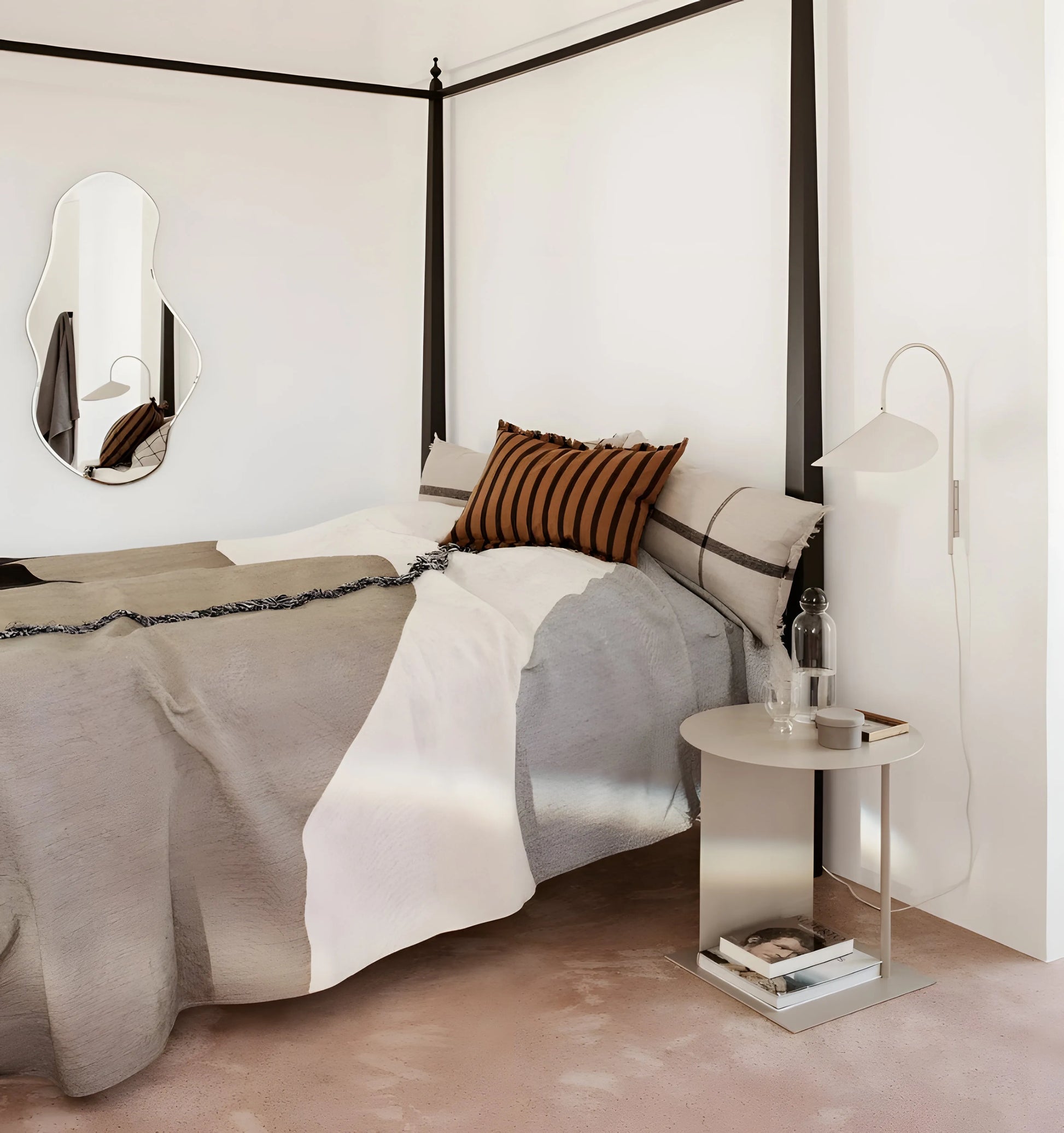Arum Plug In Wall Lamp - Yiarolight