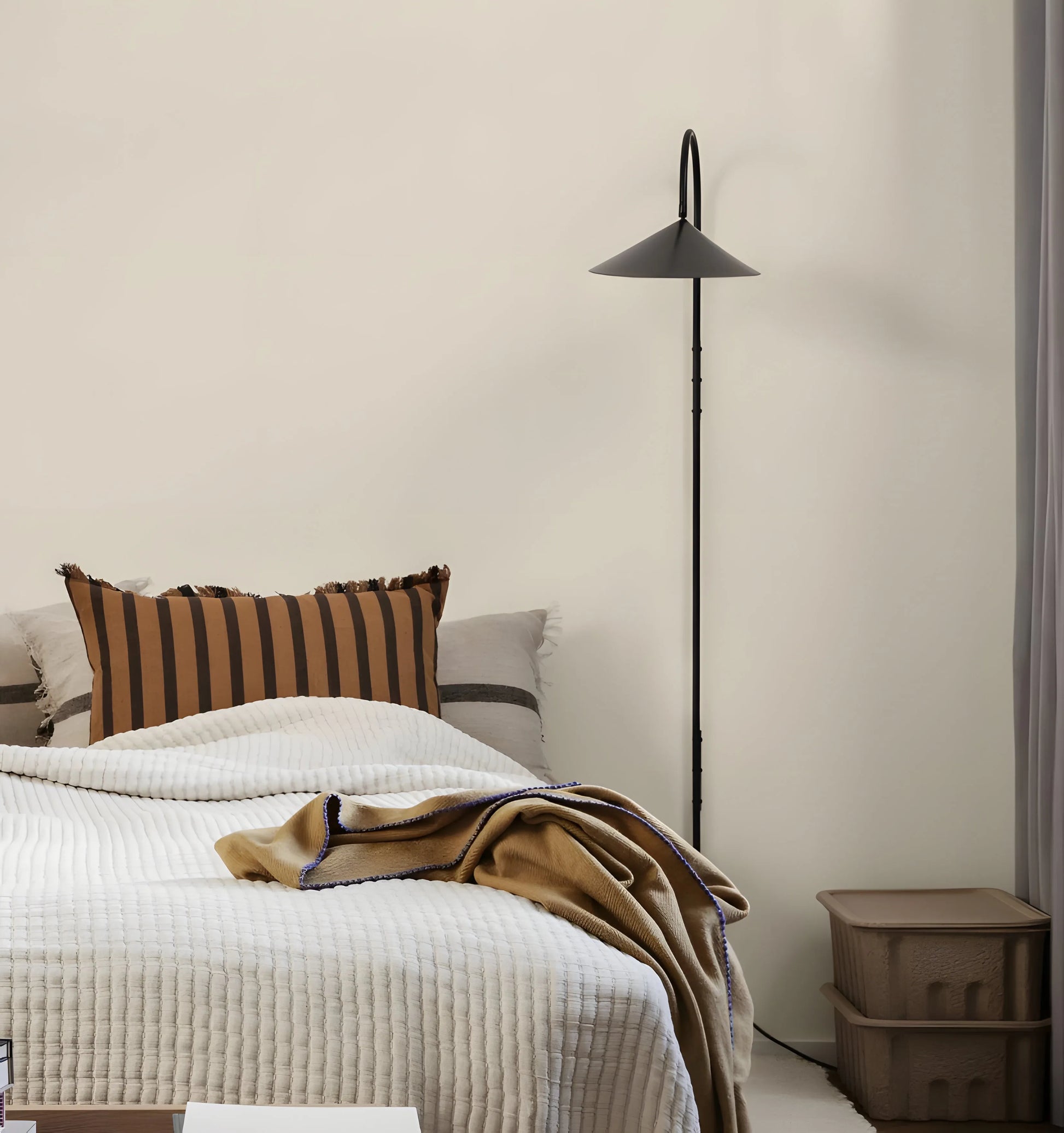 Arum Plug In Wall Lamp - Yiarolight