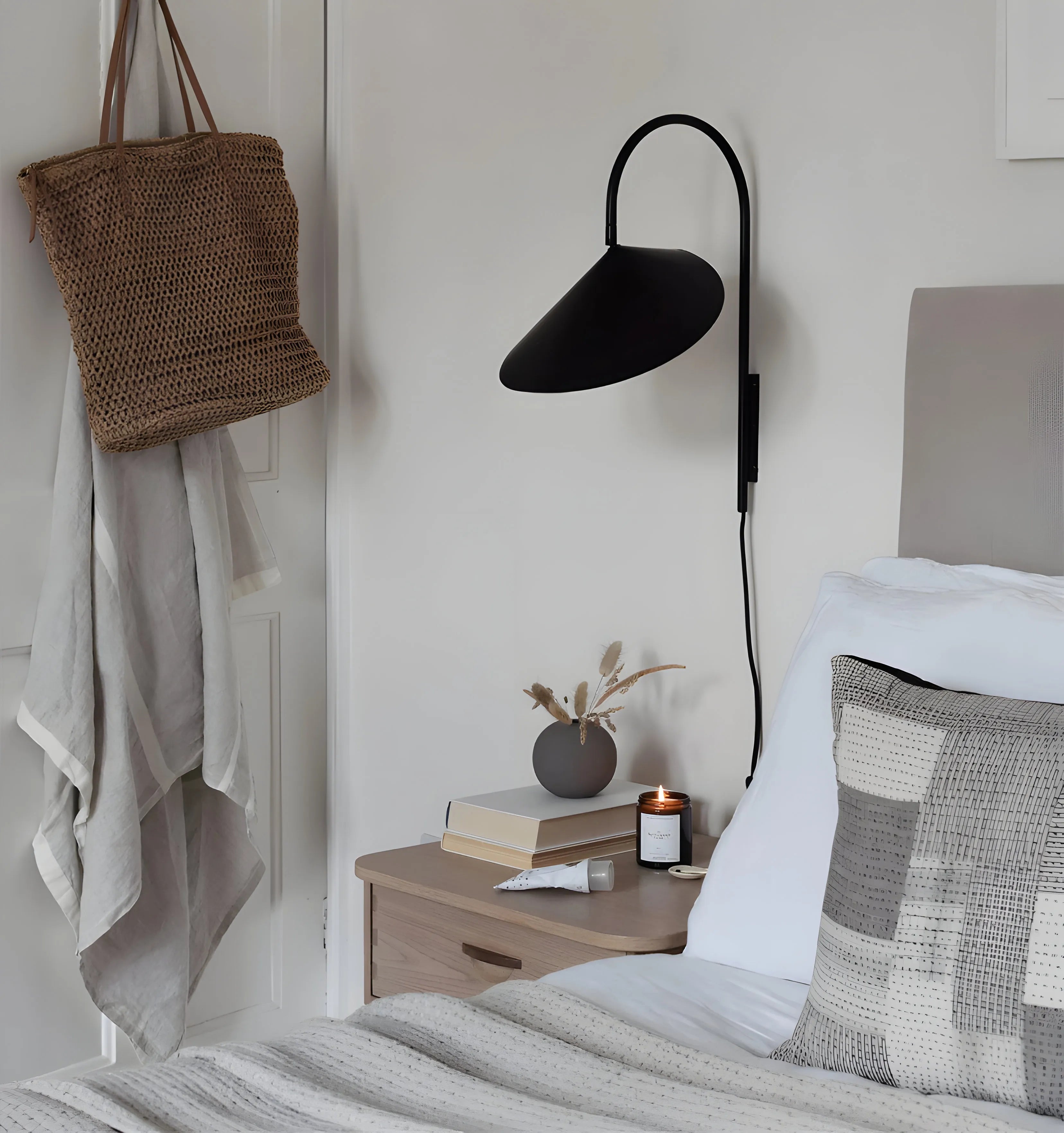Arum Plug In Wall Lamp - Yiarolight
