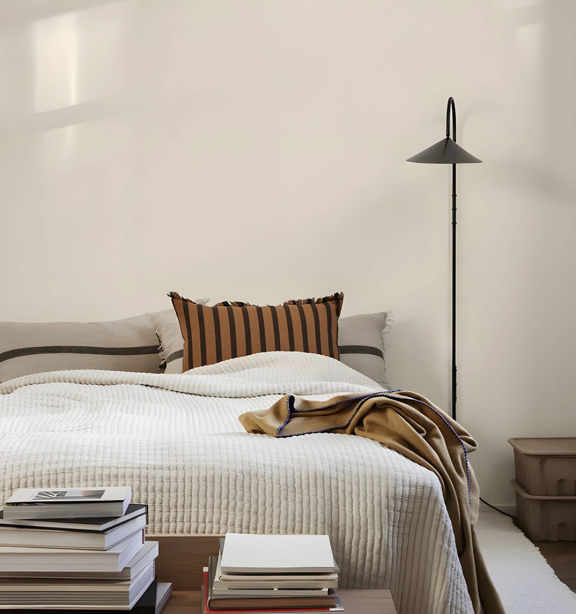 Arum Plug In Wall Lamp - Yiarolight
