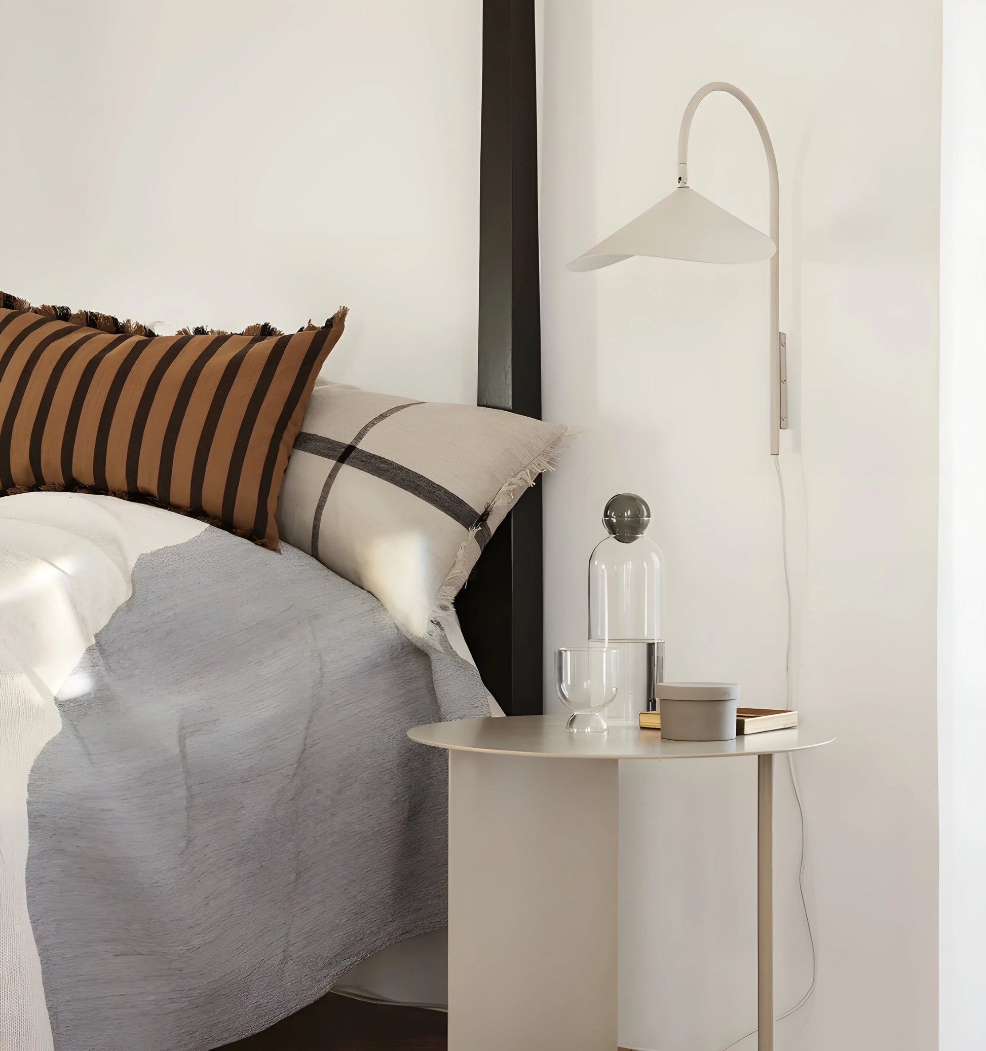 Arum Plug In Wall Lamp - Yiarolight