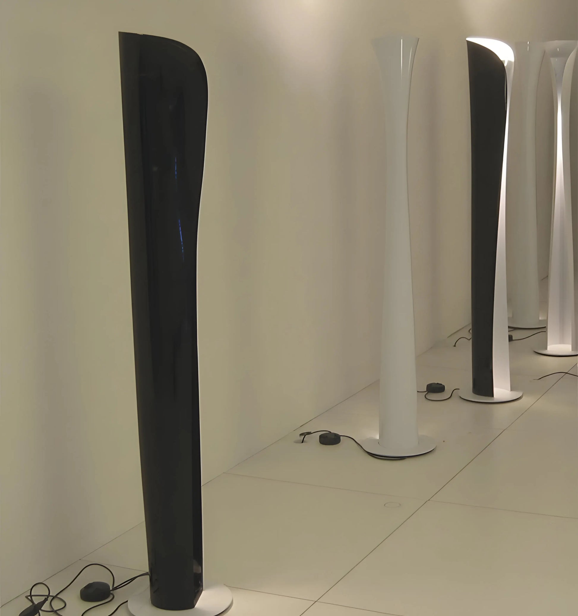 Cadmo Floor Lamp - Yiarolight