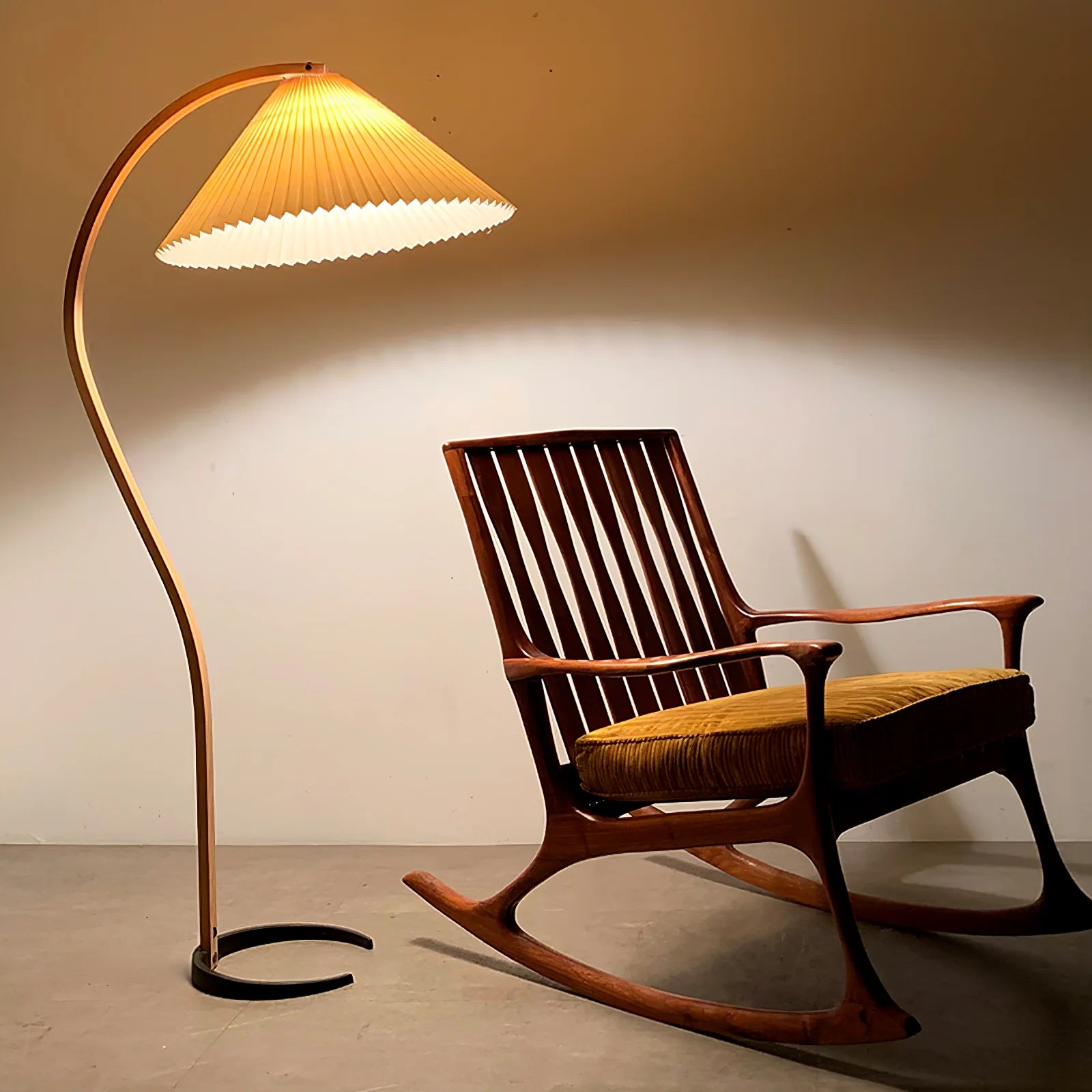 Wood Floor Lamp - Yiarolight