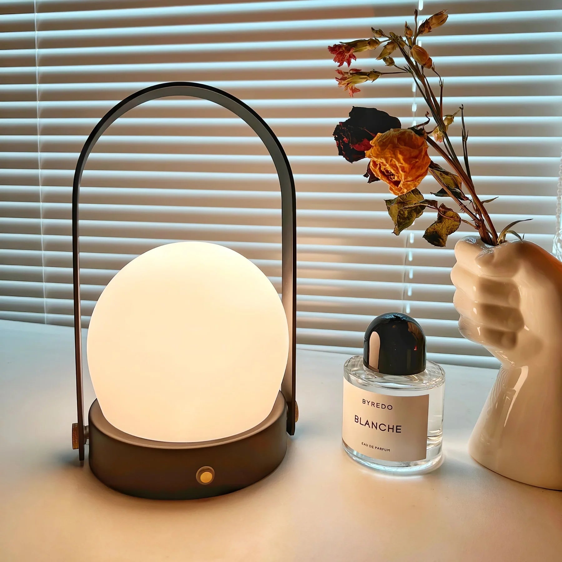 Carrie Built-in Battery Table Lamp - Yiarolight