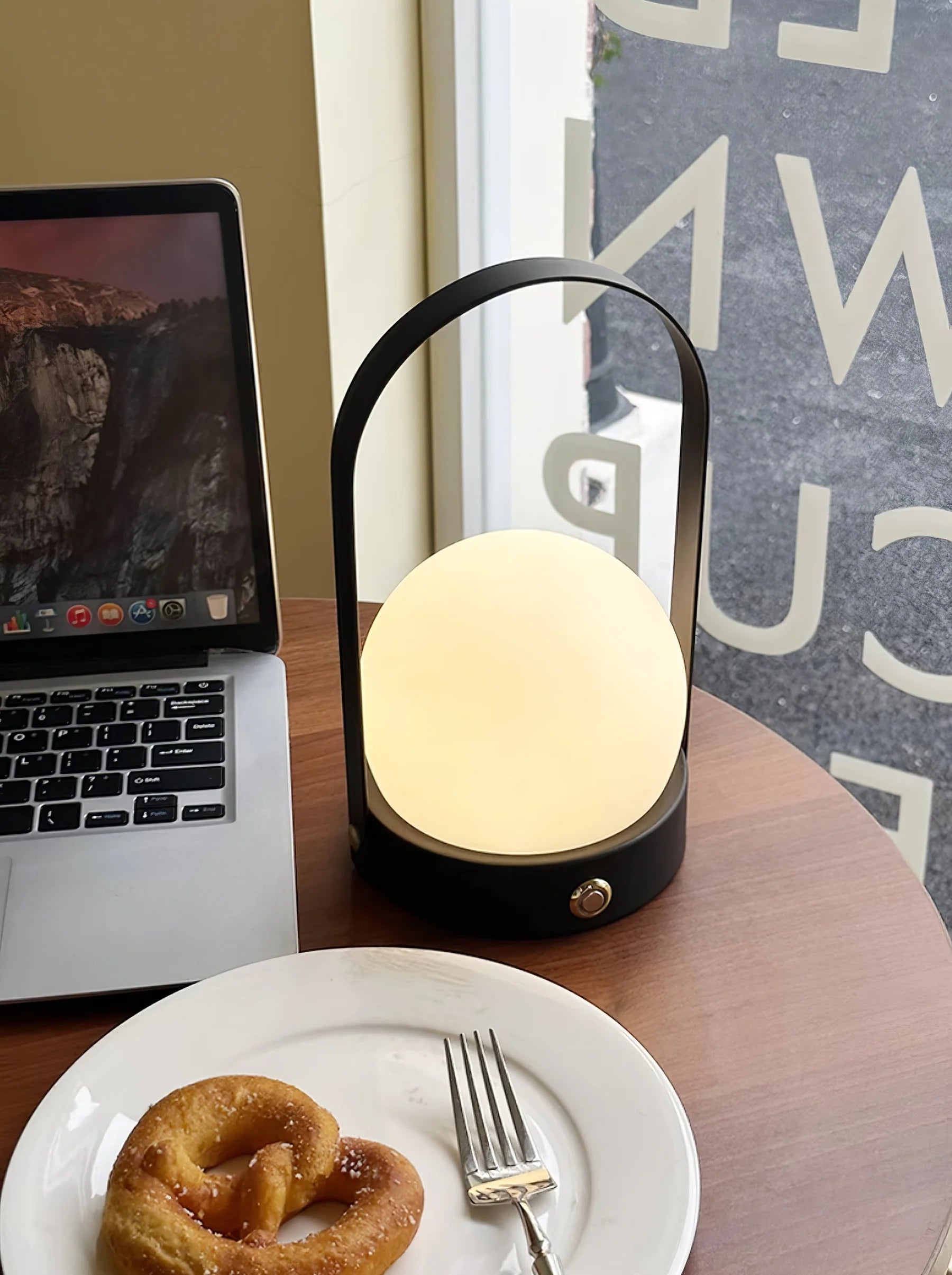 Carrie Built-in Battery Table Lamp - Yiarolight