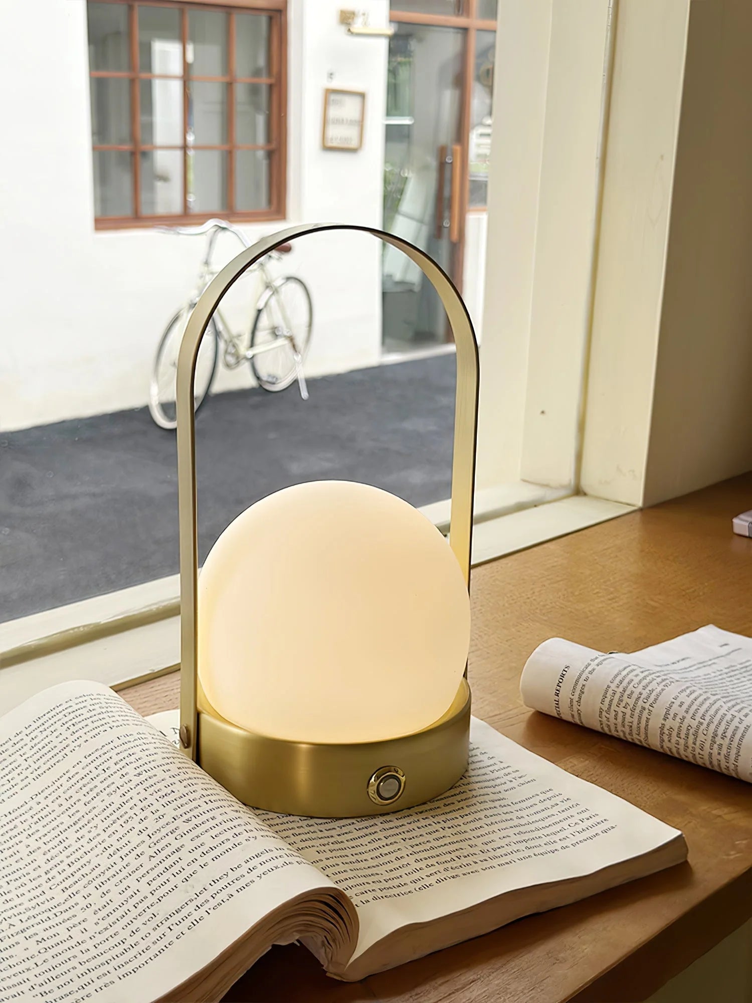 Carrie Built-in Battery Table Lamp - Yiarolight
