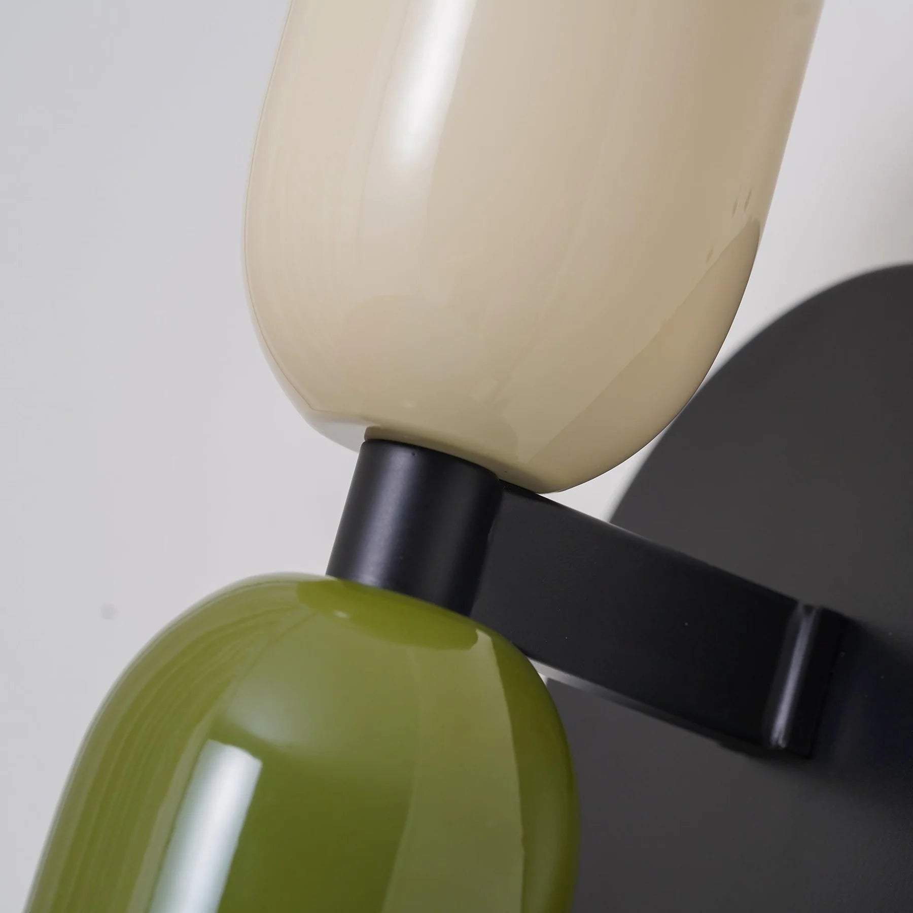 Couleur Double Plug In Wall Lamp - Yiarolight