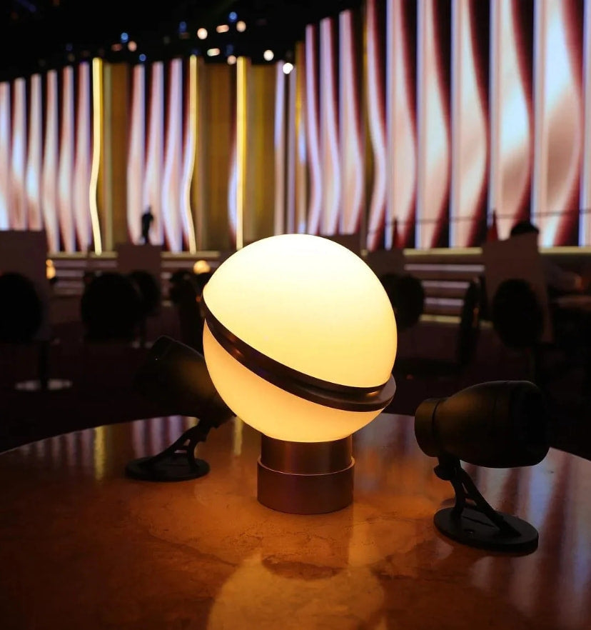 Crescent Table Lamp - Yiarolight
