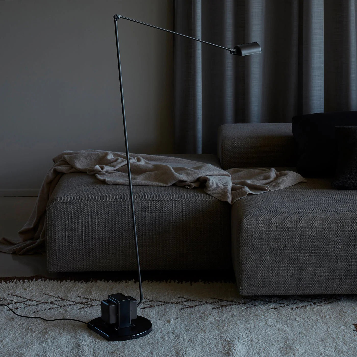 Dynamo Floor Lamp - Yiarolight