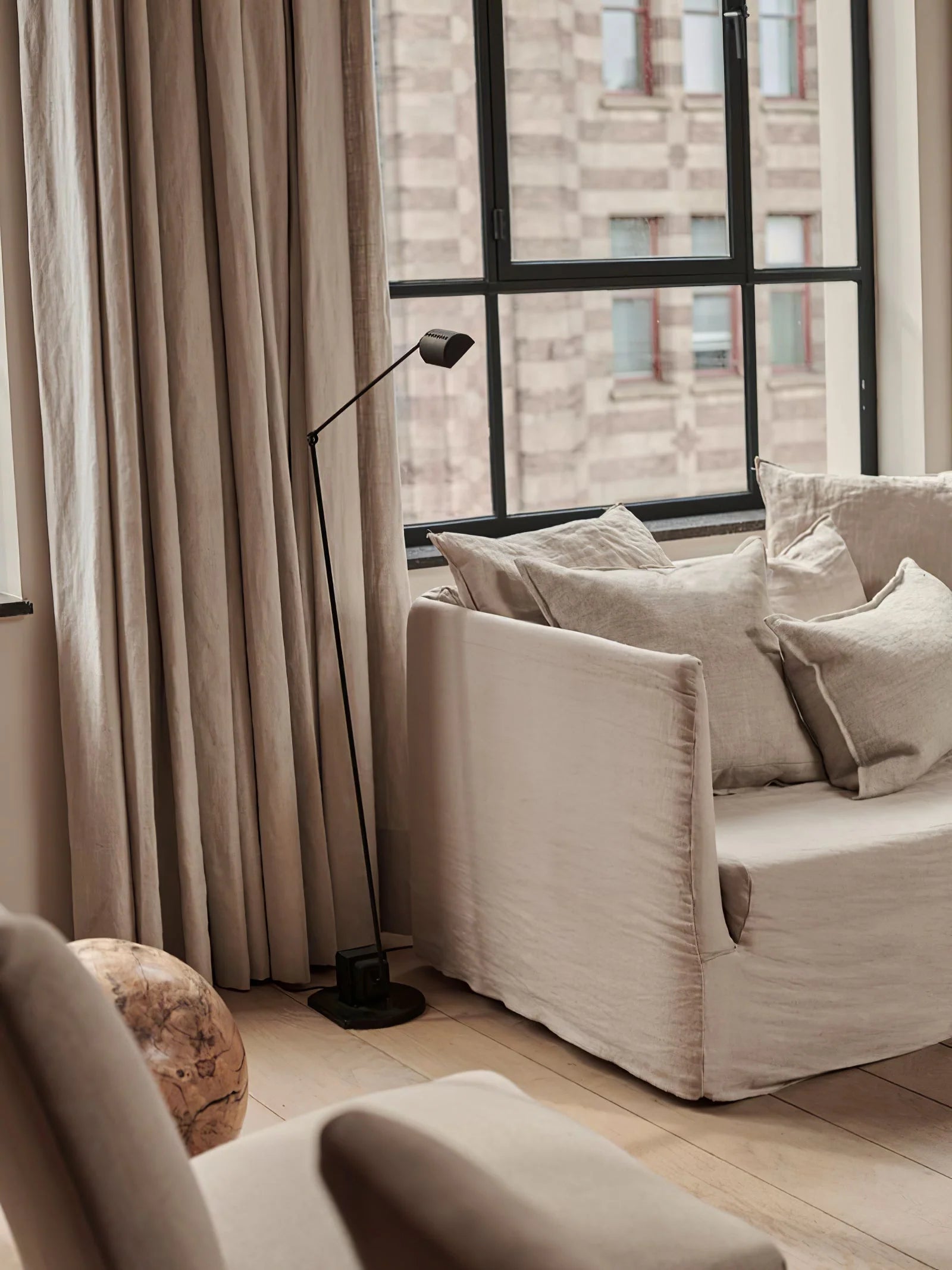 Dynamo Floor Lamp - Yiarolight