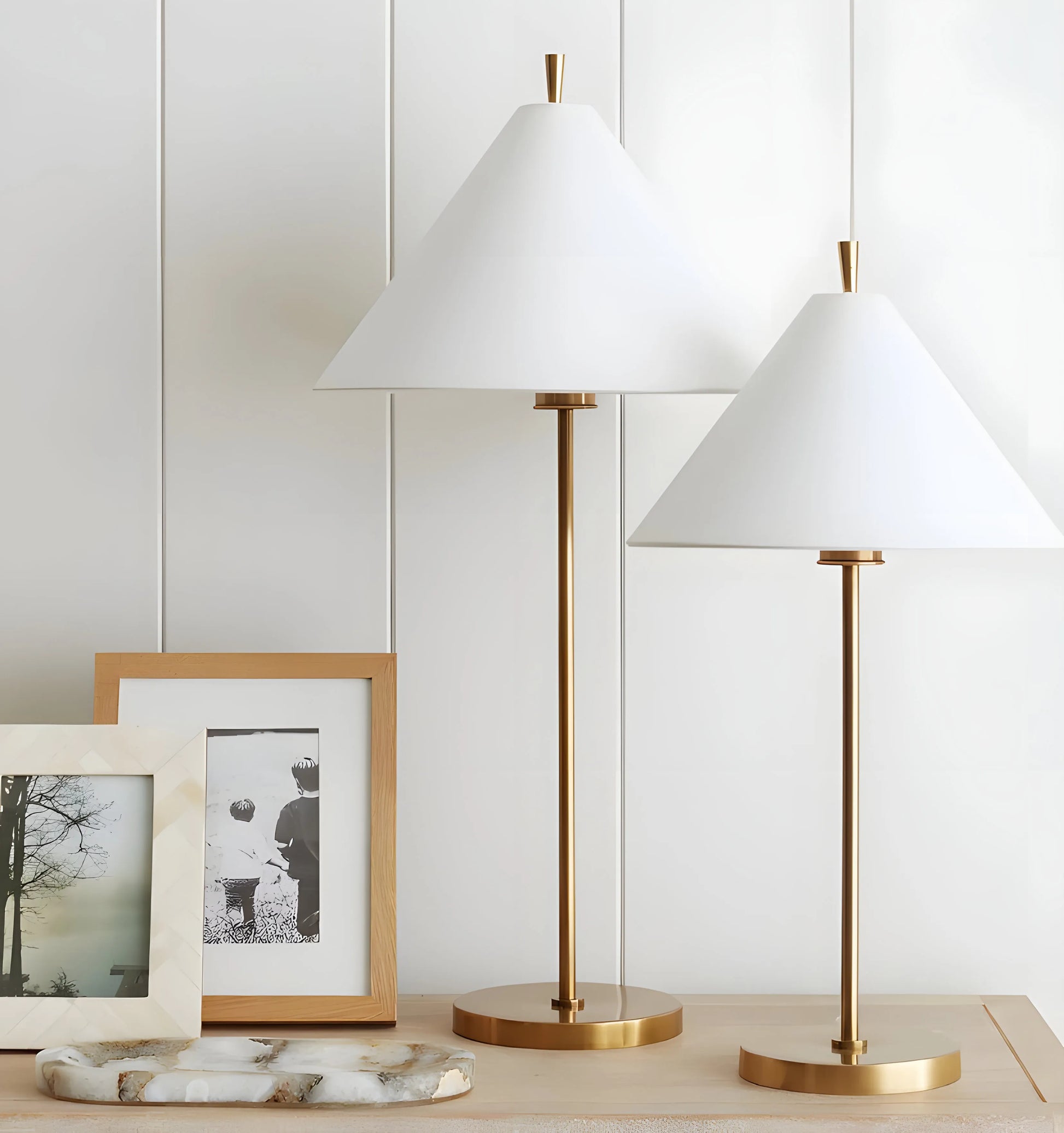 Ellis Table Lamp - Yiarolight