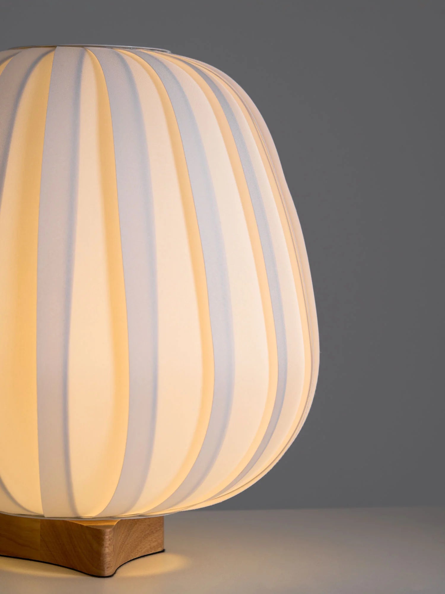 Fabric Minimalist Table Lamp - Yiarolight