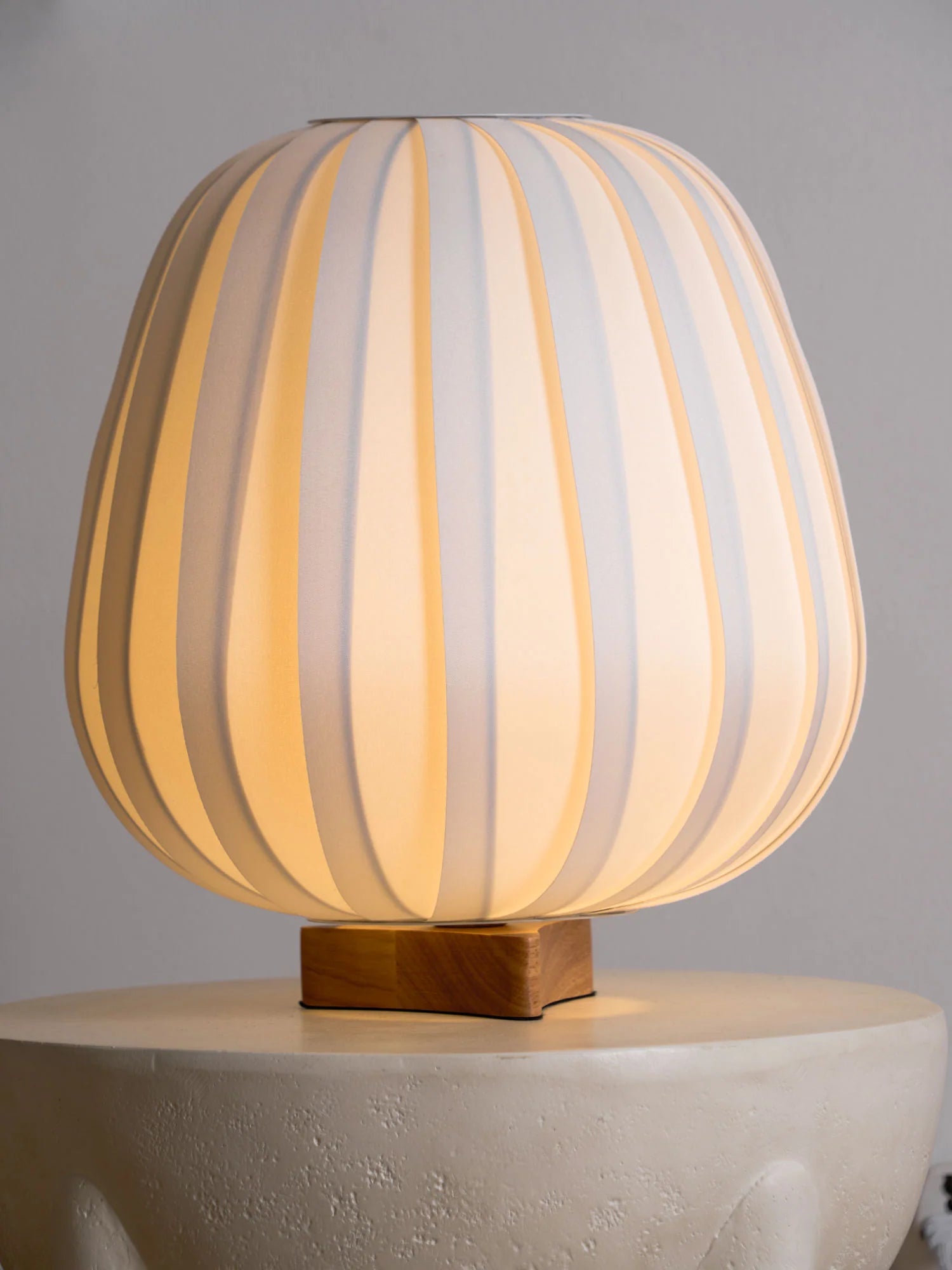 Fabric Minimalist Table Lamp - Yiarolight