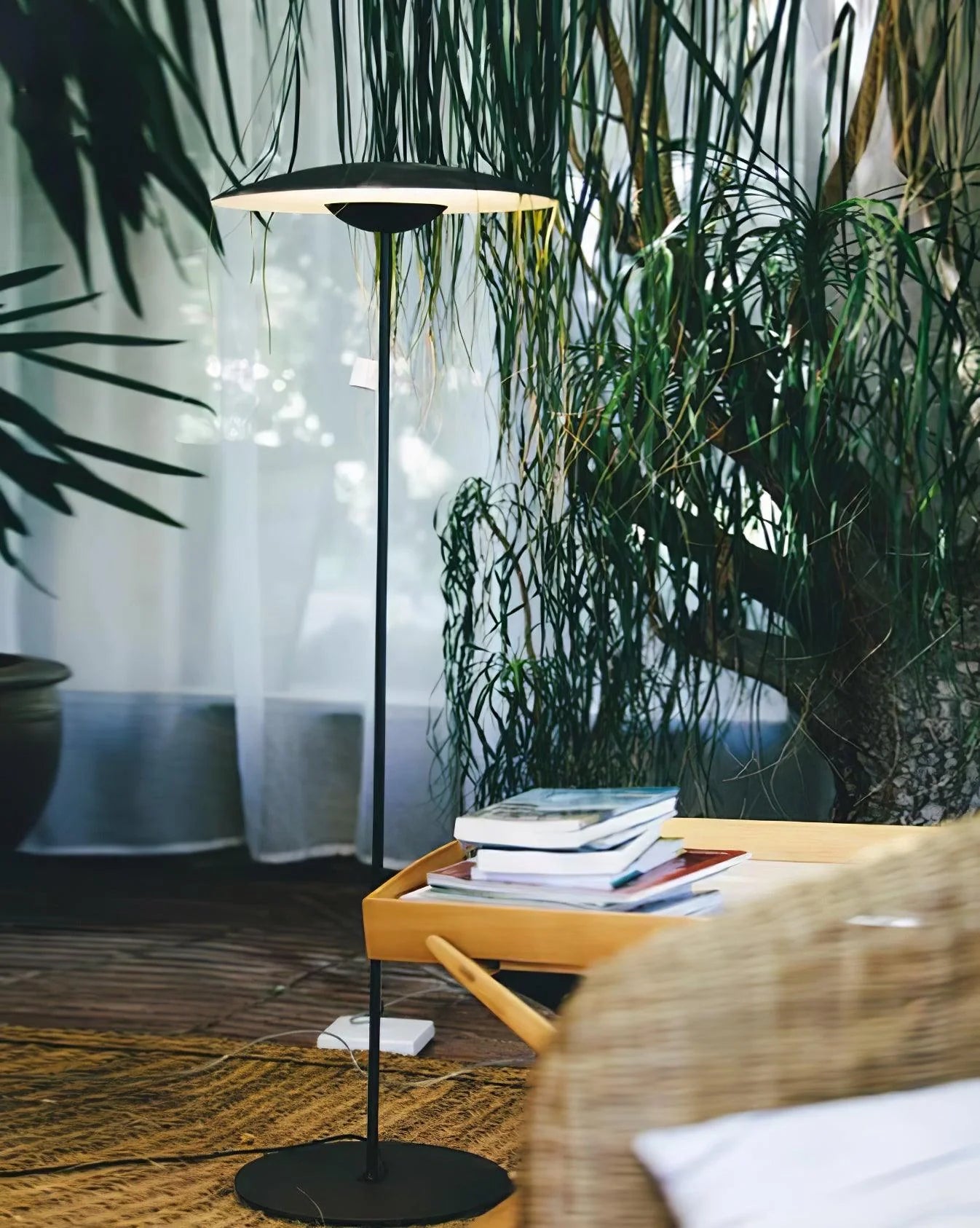 Innovative Directional Floor Lamp - Yiarolight
