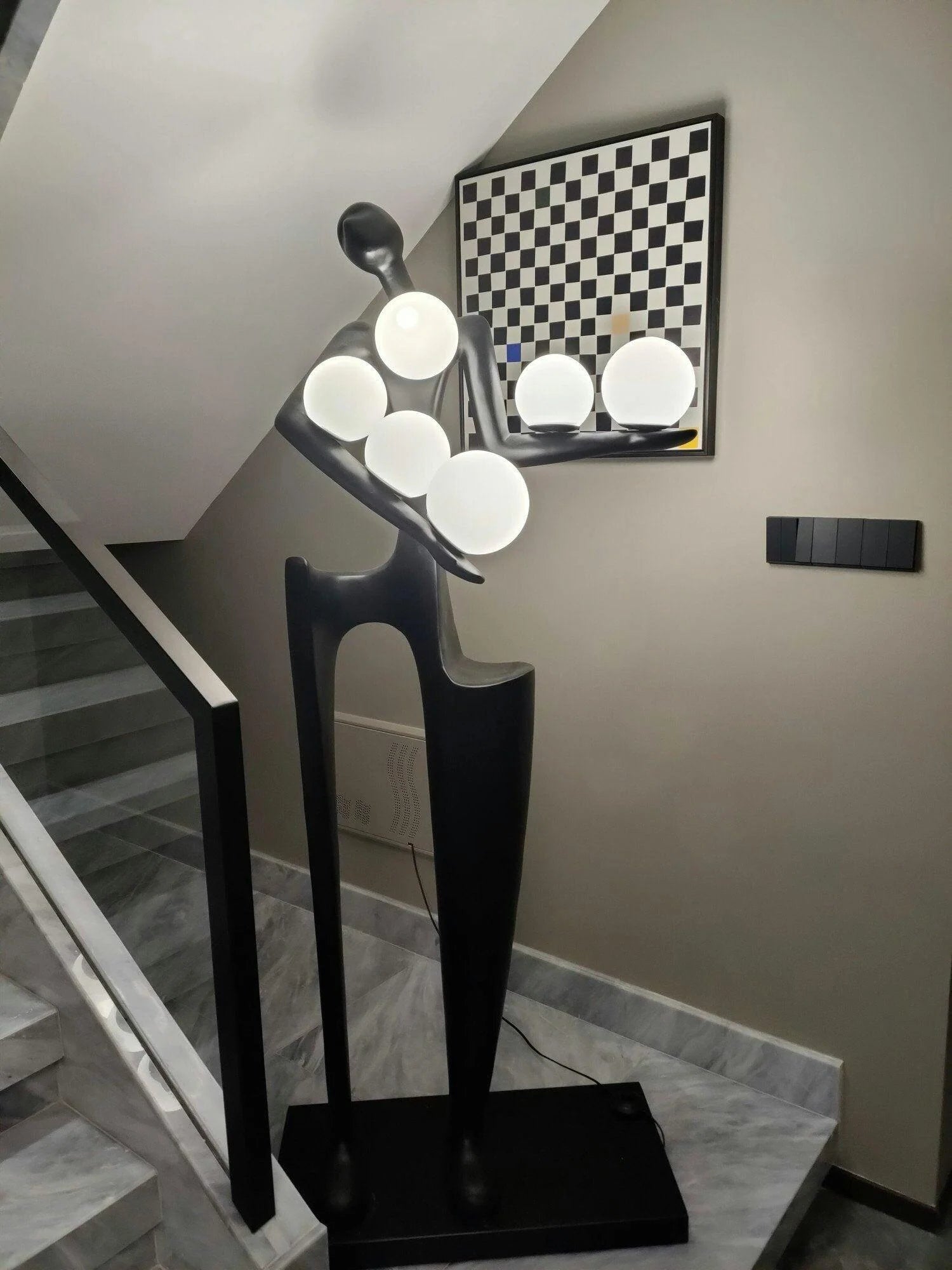 Guardian Sculpture Floor Lamp - Yiarolight