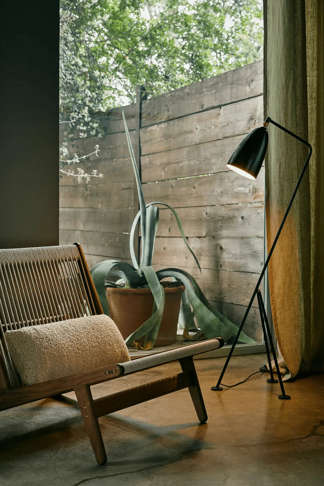 Lean Floor Lamp - Yiarolight