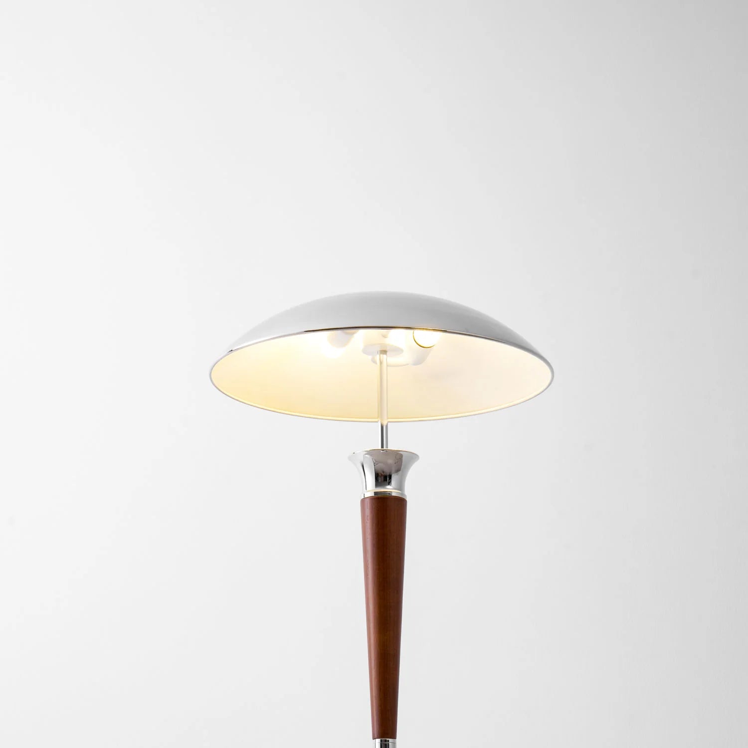 Helmet Floor Lamp - Yiarolight