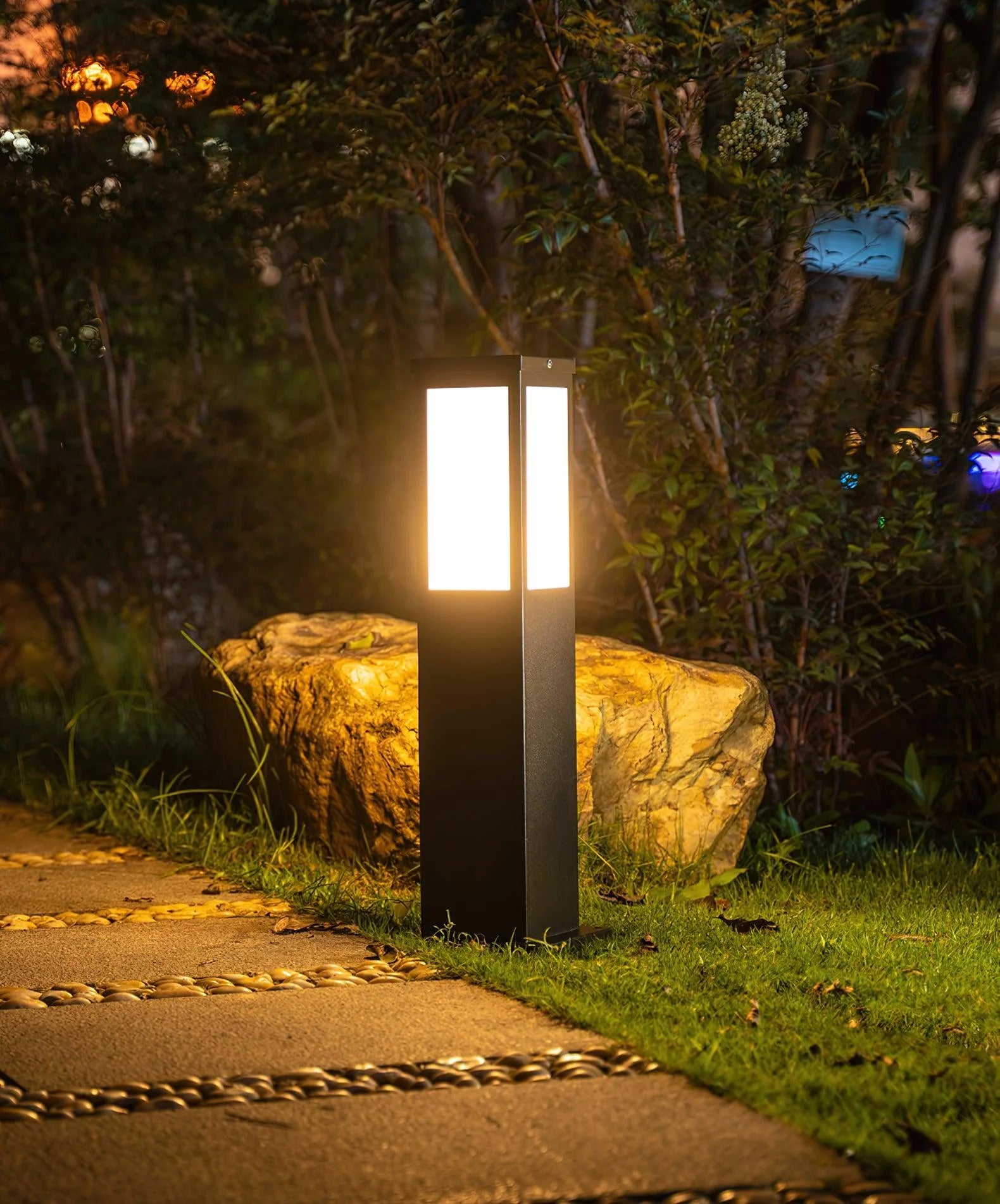 Kuzco Bollard Solar Outdoor Light - Yiarolight