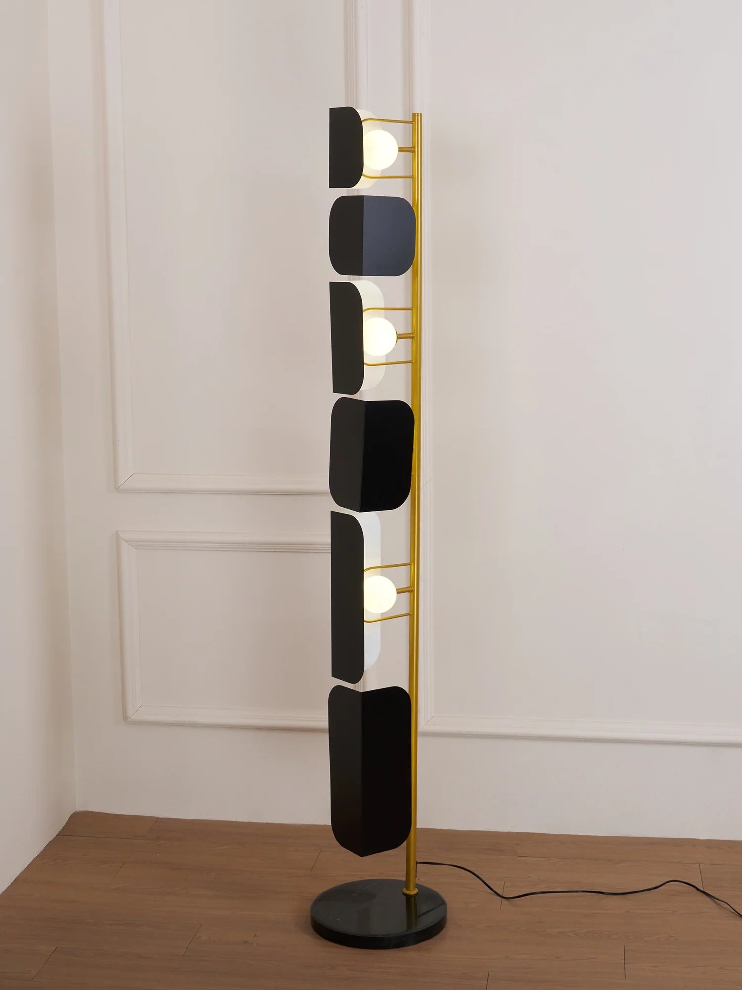 Leagan Floor Lamp - Yiarolight