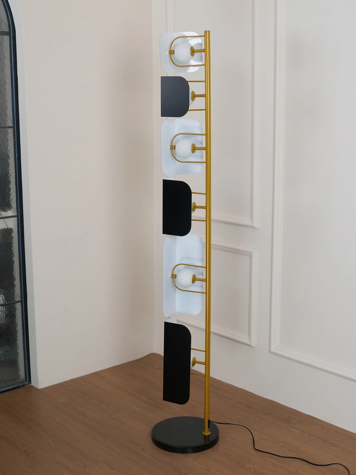 Leagan Floor Lamp - Yiarolight