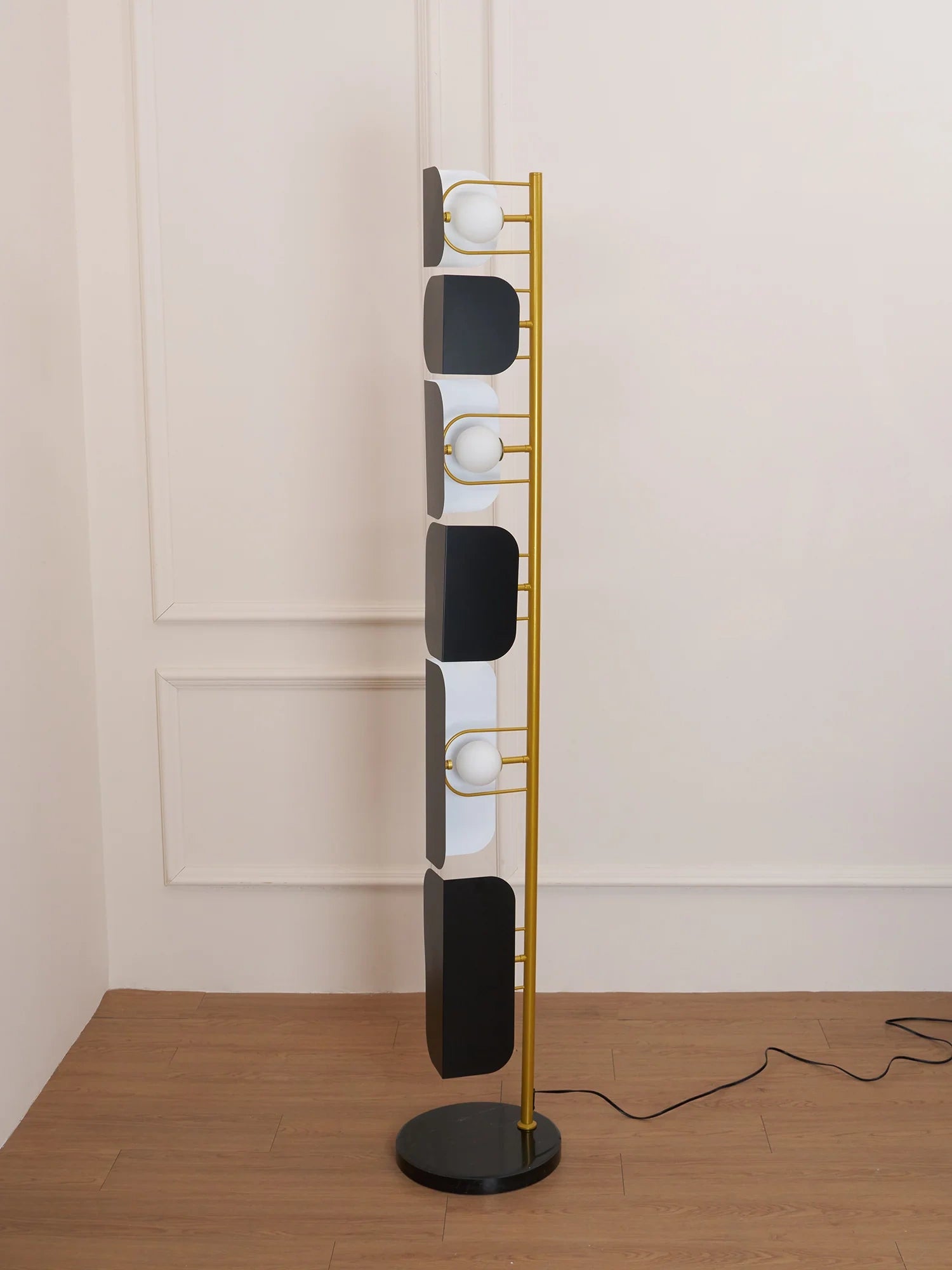 Leagan Floor Lamp - Yiarolight
