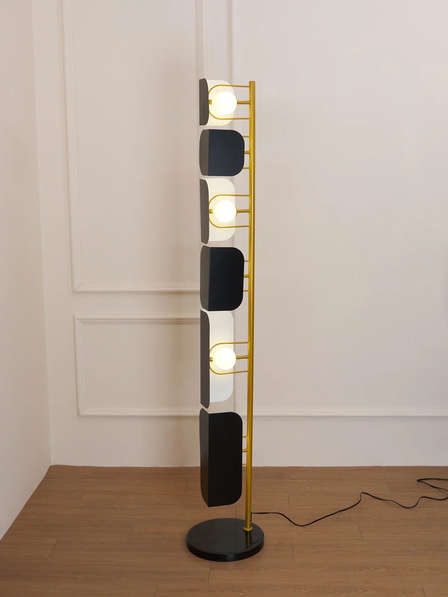 Leagan Floor Lamp - Yiarolight