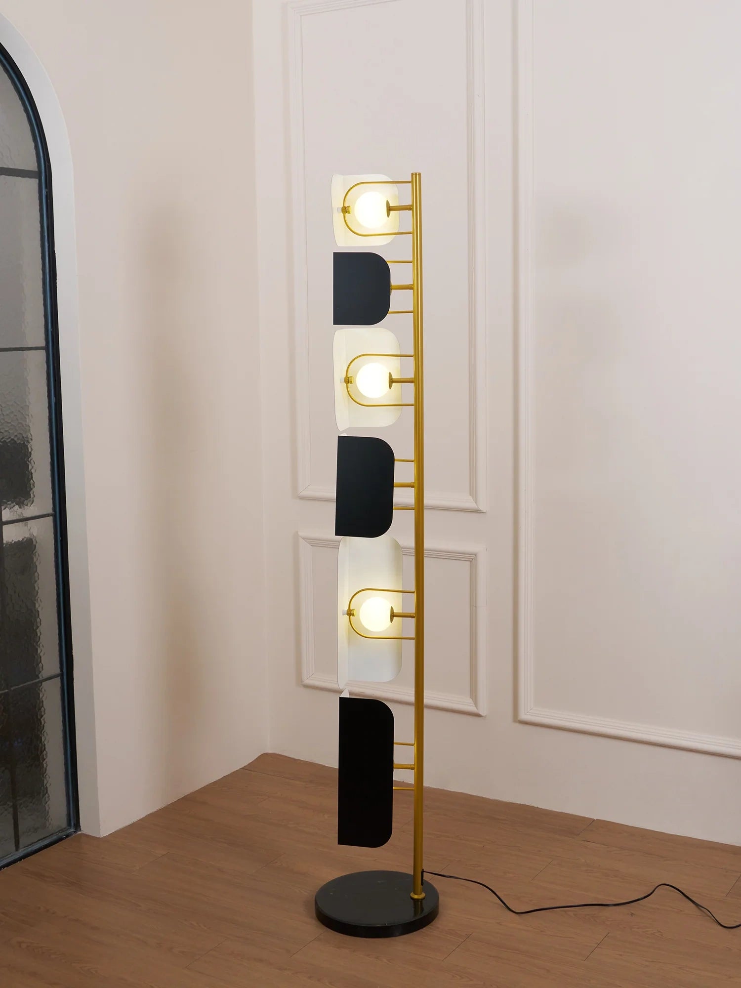 Leagan Floor Lamp - Yiarolight