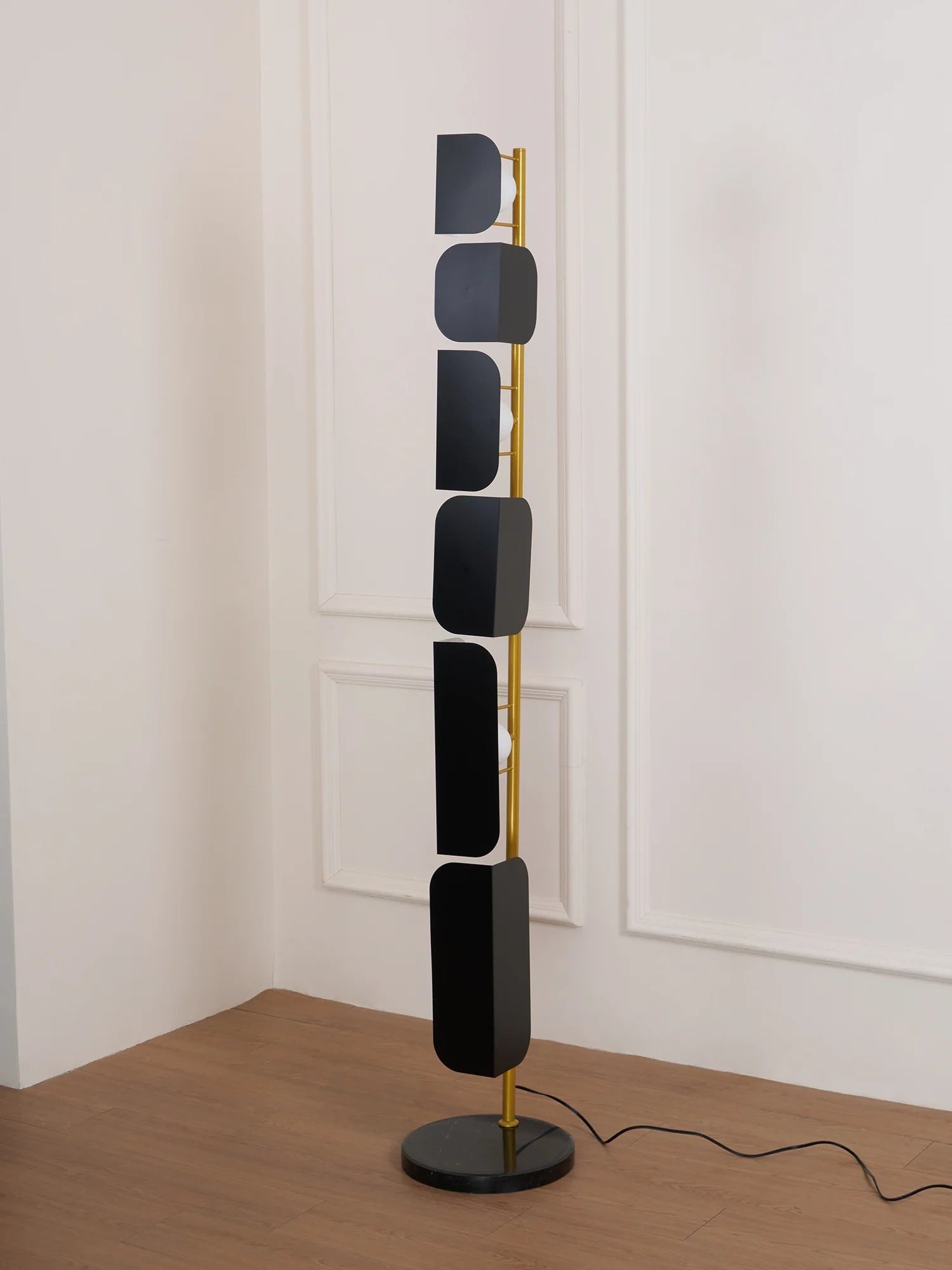 Leagan Floor Lamp - Yiarolight