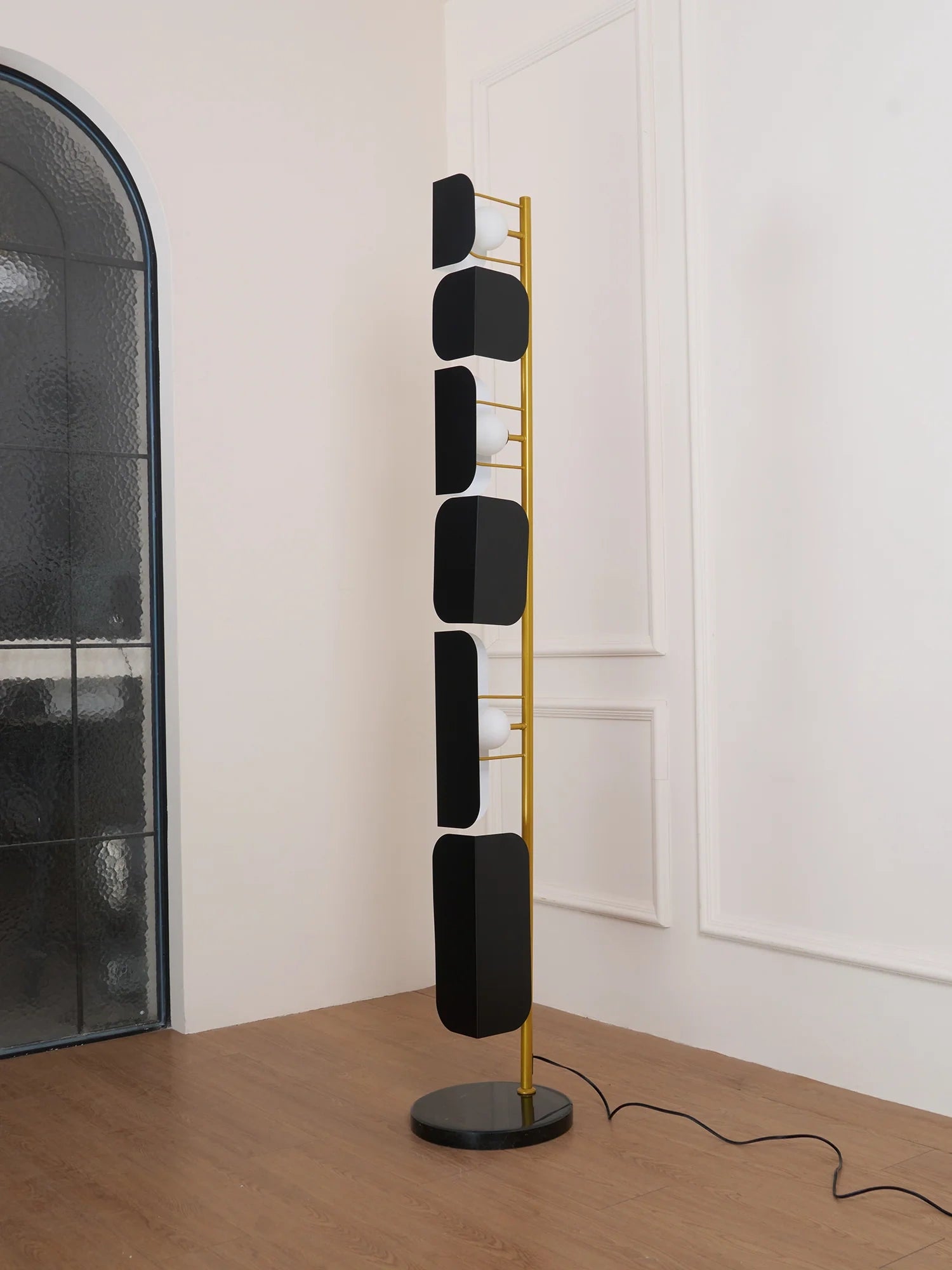 Leagan Floor Lamp - Yiarolight