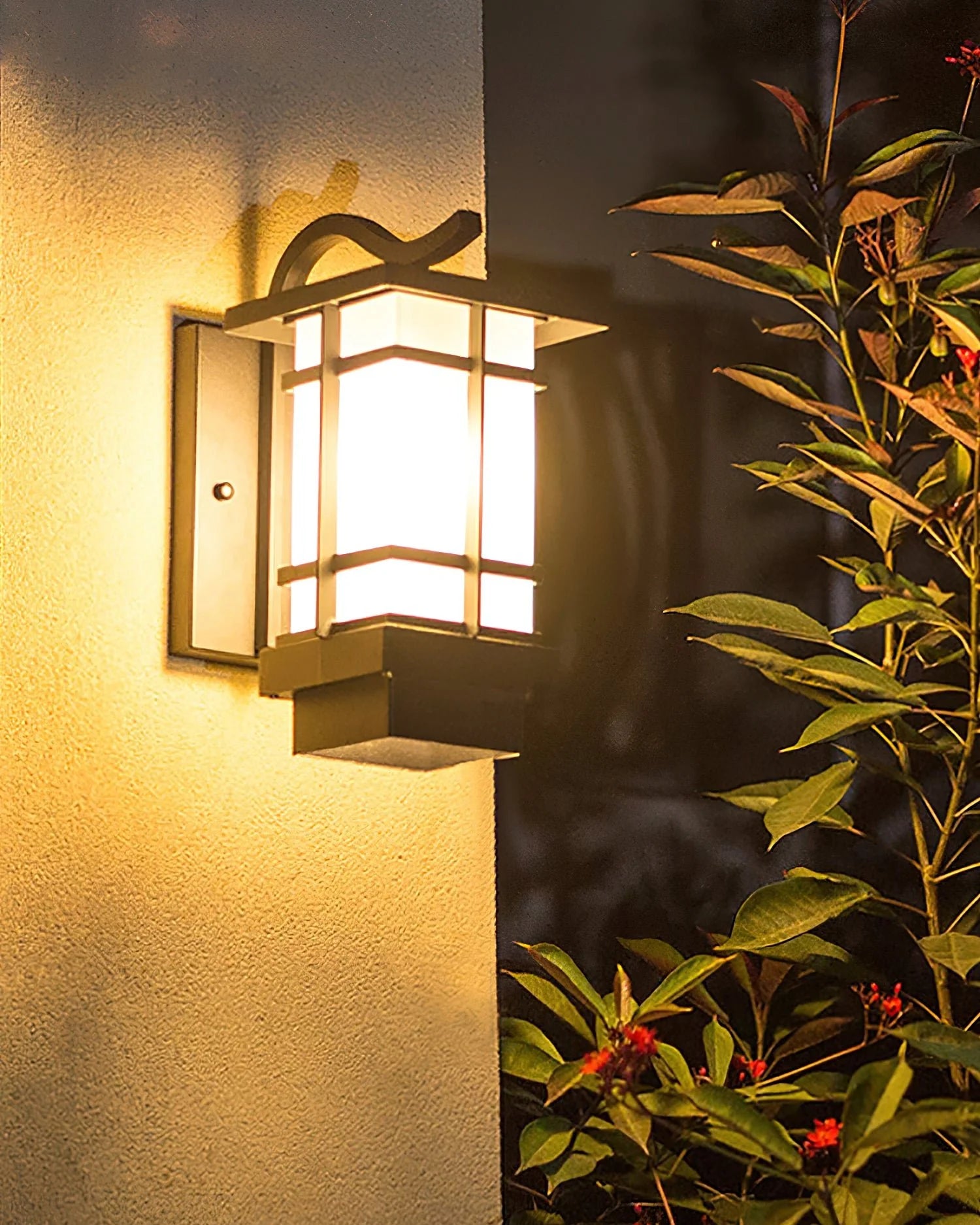 Madison Lantern Outdoor Wall Lamp - Auraolight