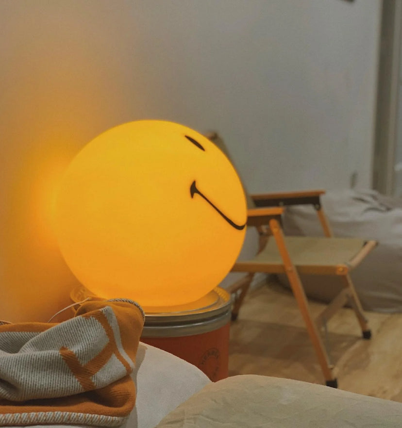 Smiling Table Lamp - Yiarolight