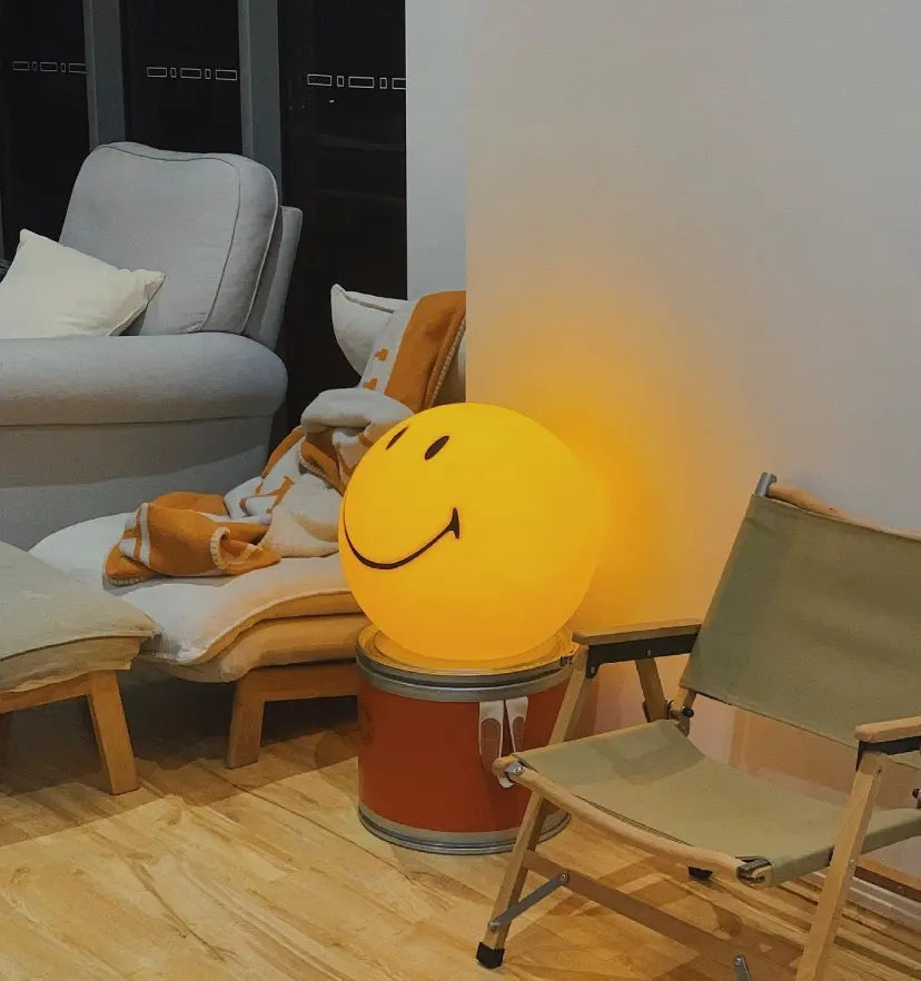Smiling Table Lamp - Yiarolight