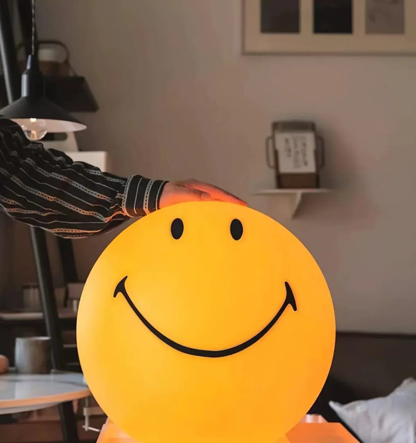 Smiling Table Lamp - Yiarolight