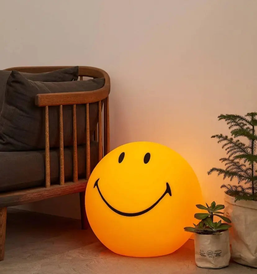 Smiling Table Lamp - Yiarolight