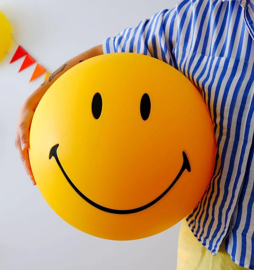 Smiling Table Lamp - Yiarolight