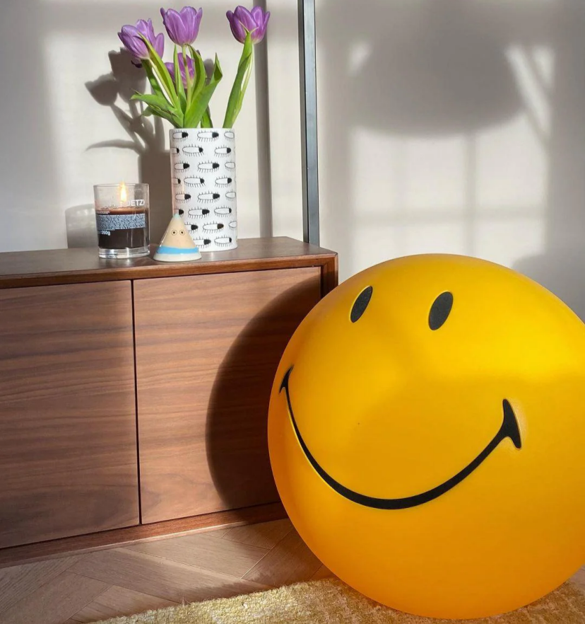 Smiling Table Lamp - Yiarolight