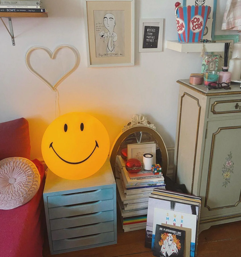 Smiling Table Lamp - Yiarolight