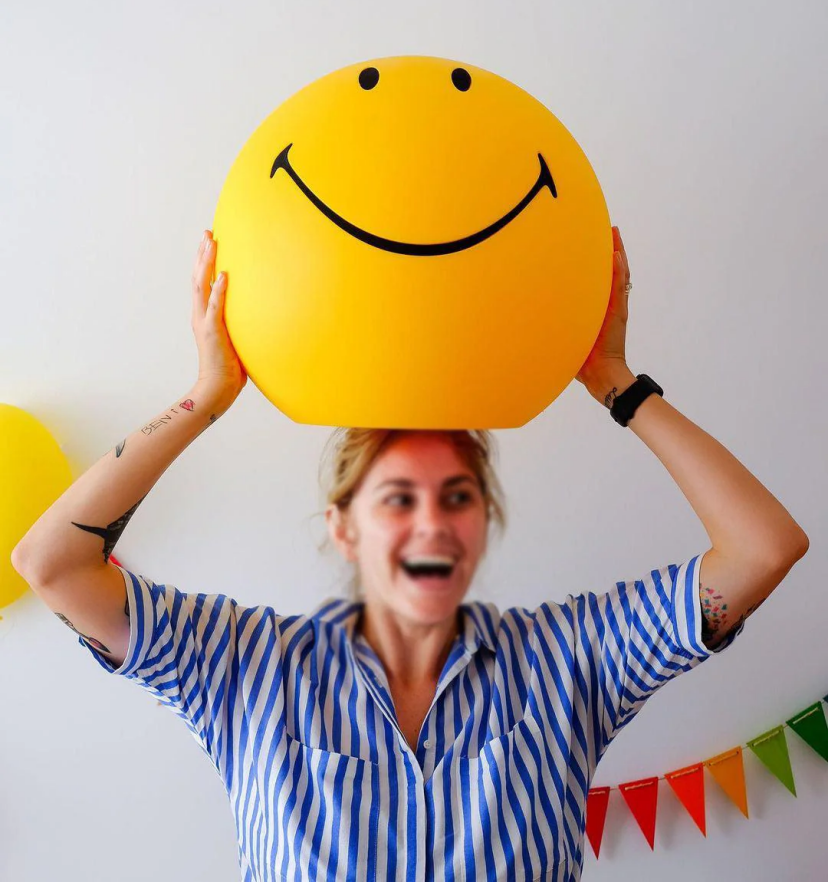Smiling Table Lamp - Yiarolight