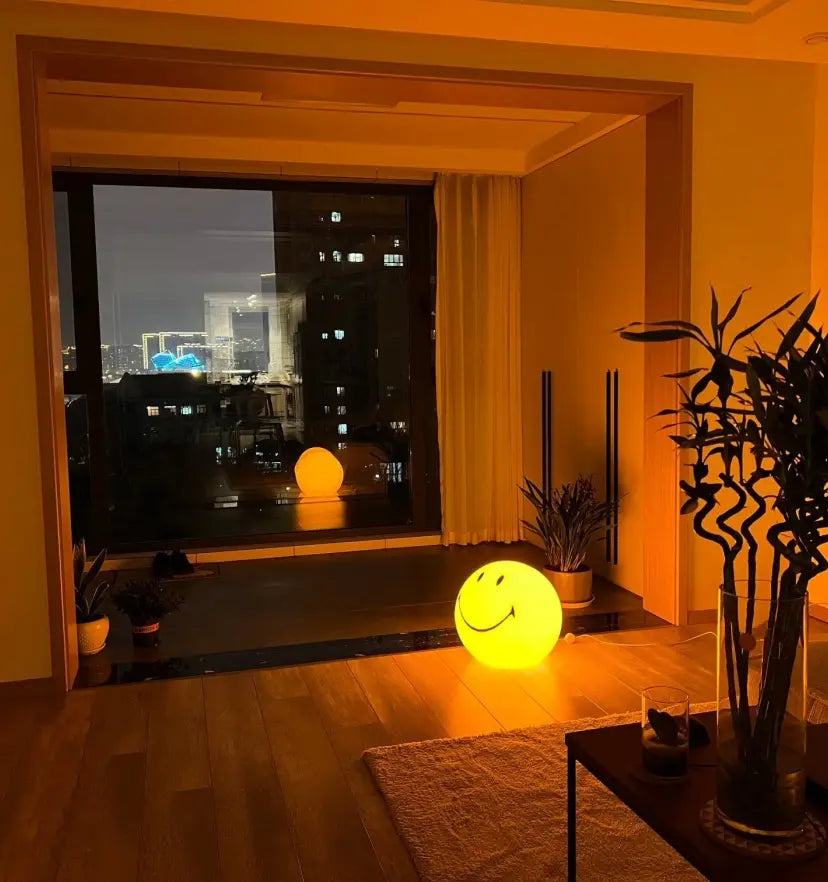 Smiling Table Lamp - Yiarolight