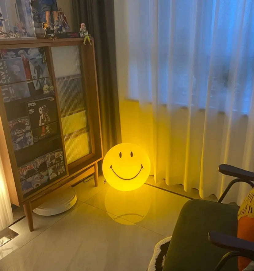 Smiling Table Lamp - Yiarolight