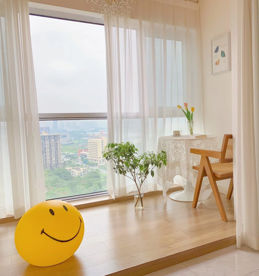 Smiling Table Lamp - Yiarolight