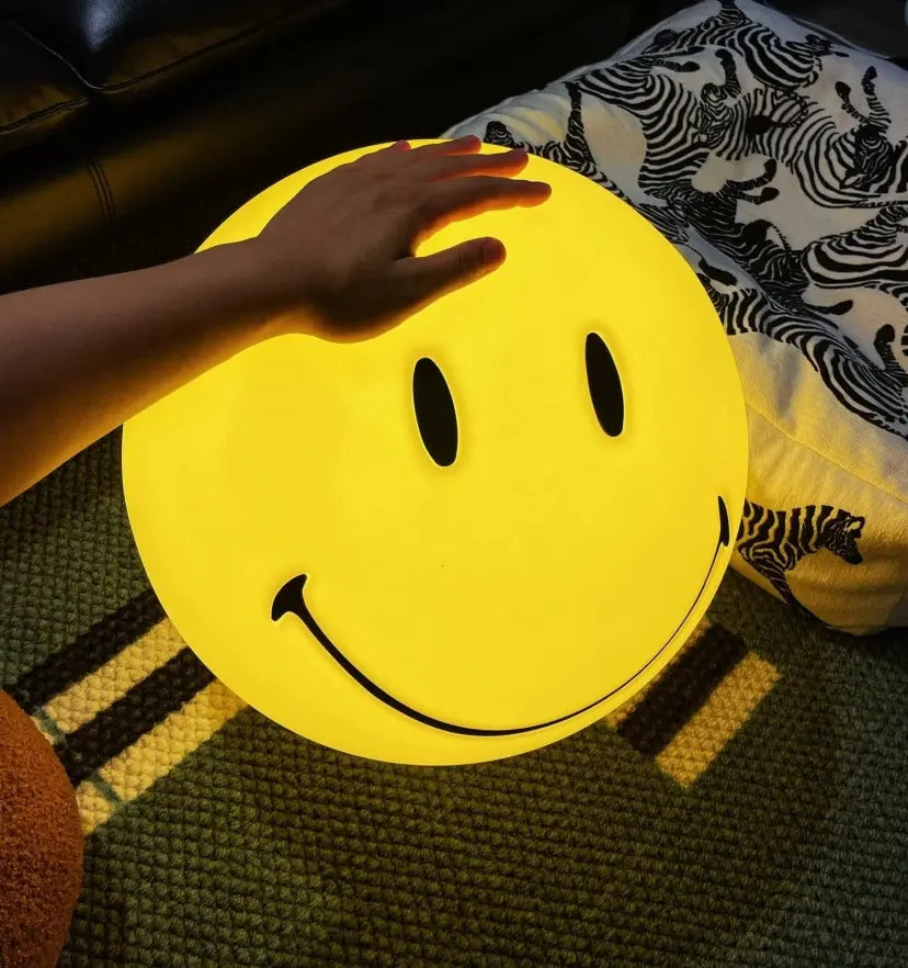Smiling Table Lamp - Yiarolight