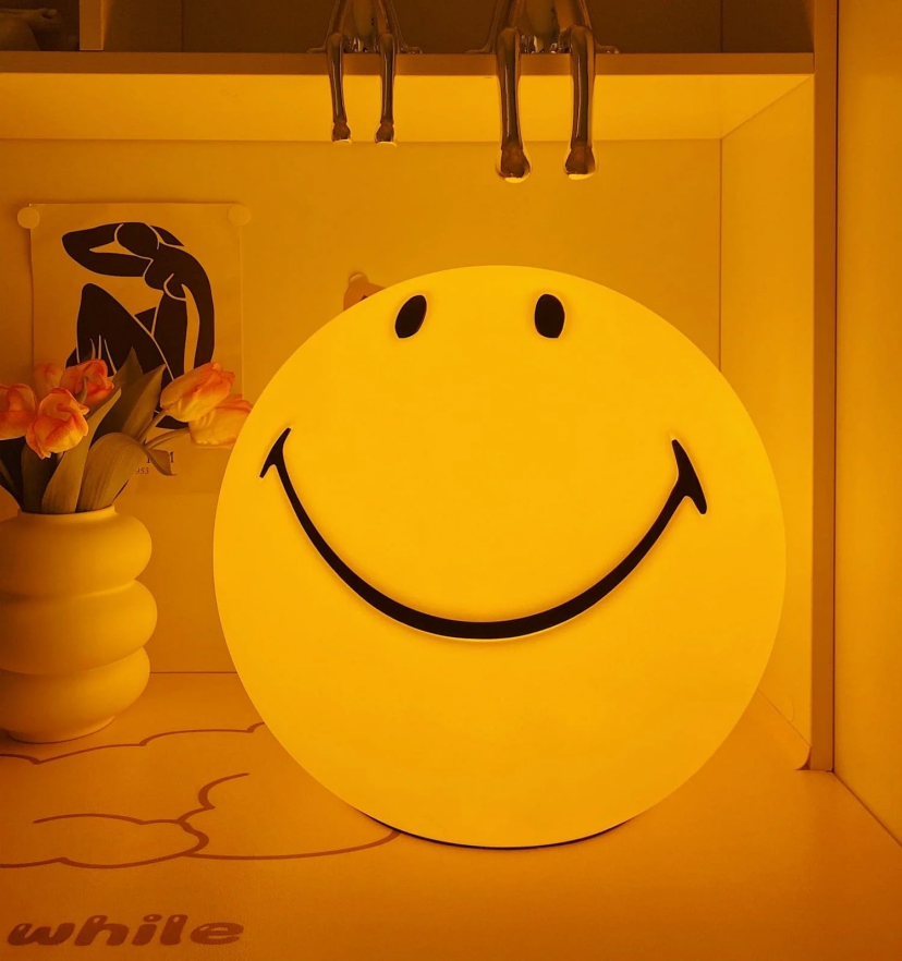 Smiling Table Lamp - Yiarolight