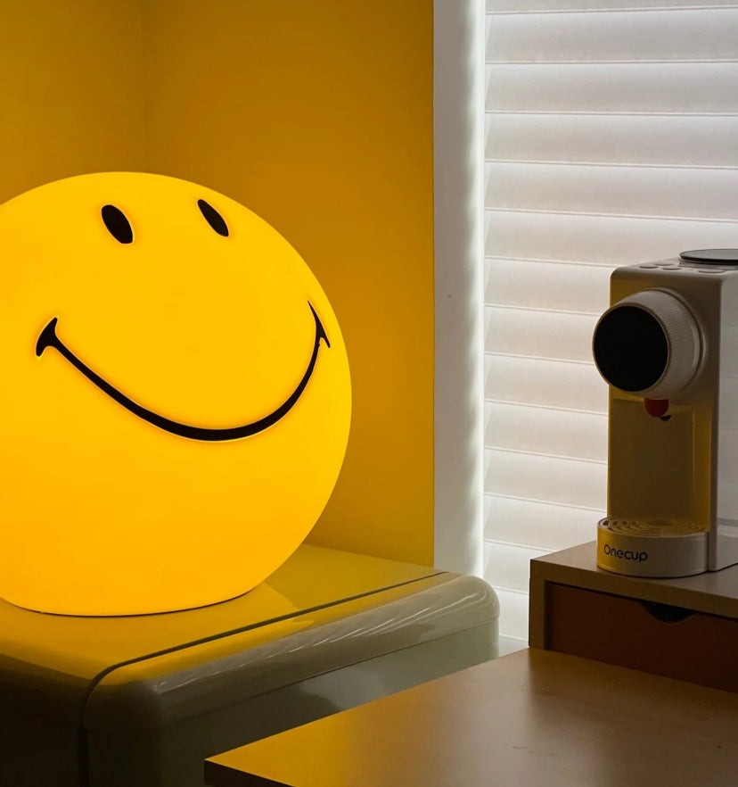 Smiling Table Lamp - Yiarolight