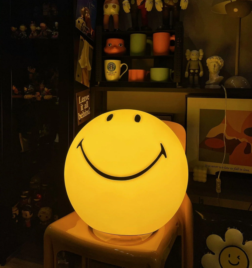 Smiling Table Lamp - Yiarolight