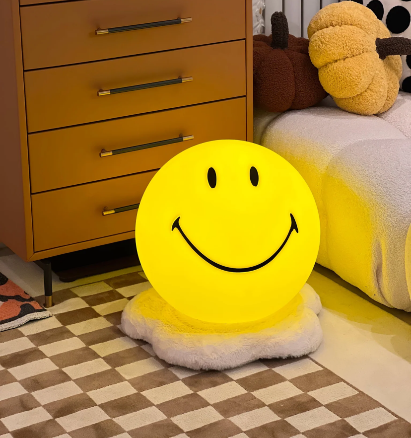 Smiling Table Lamp - Yiarolight